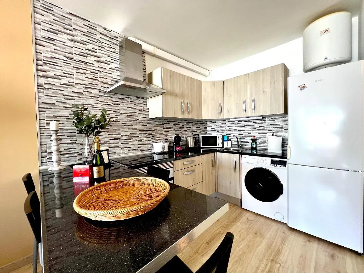 Stunning Lovely Flat With Pool And Strong Wi-Fi, 31 Arona