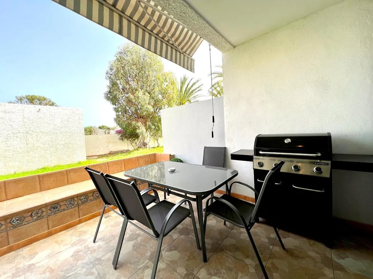 Stunning Lovely Flat With Pool And Strong Wi-Fi, 31 Arona  Holiday home