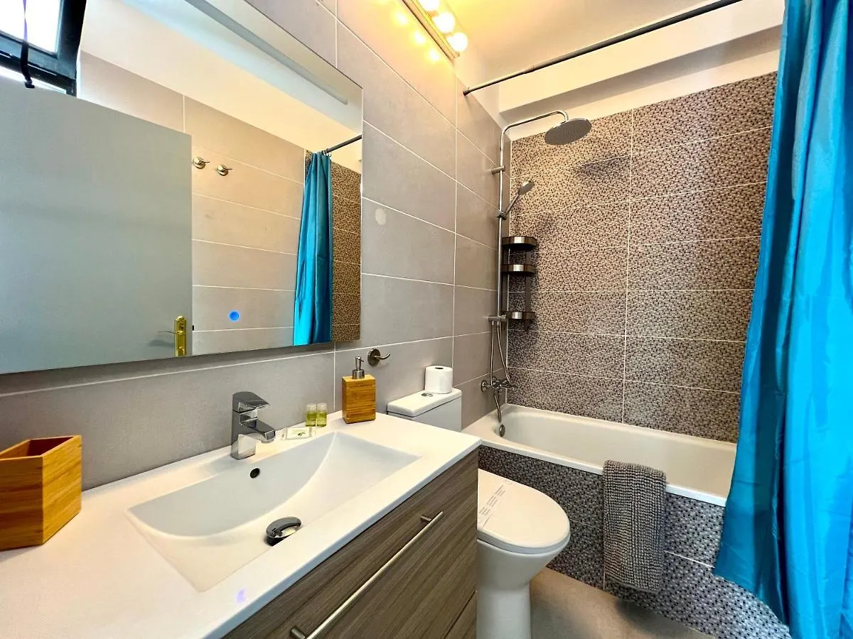 Stunning Lovely Flat With Pool And Strong Wi-Fi, 31 Arona